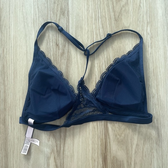Victoria’s Secret navy front clasp lace triangle bralette - Picture 2 of 3
